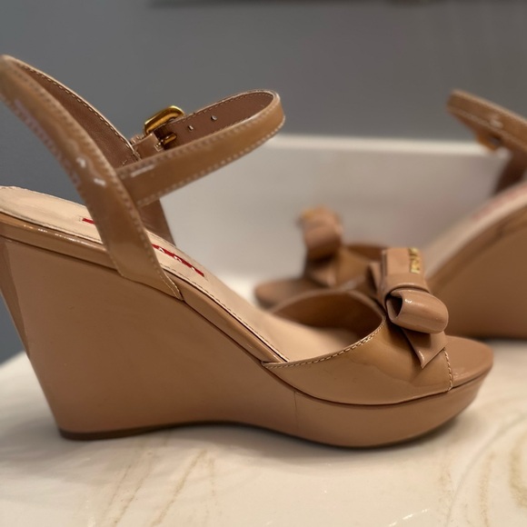 Prada Nudo Patent Leather Bow Wedge Sandals - NIB 35 - Picture 6 of 9